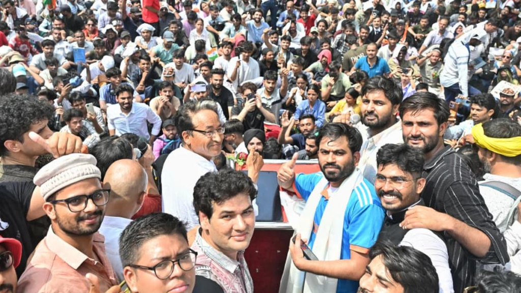 Strong opposition from Cockroach Janata Party : कॉकरोच जनता पार्टी का जोरदार विरोध: सोनम वांगचुक जंतर-मंतर पर पहुंचे, शिक्षा मंत्री धर्मेंद्र प्रधान के इस्तीफे की मांग
