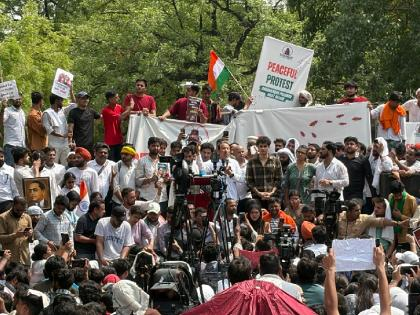 Strong opposition from Cockroach Janata Party : कॉकरोच जनता पार्टी का जोरदार विरोध: सोनम वांगचुक जंतर-मंतर पर पहुंचे, शिक्षा मंत्री धर्मेंद्र प्रधान के इस्तीफे की मांग