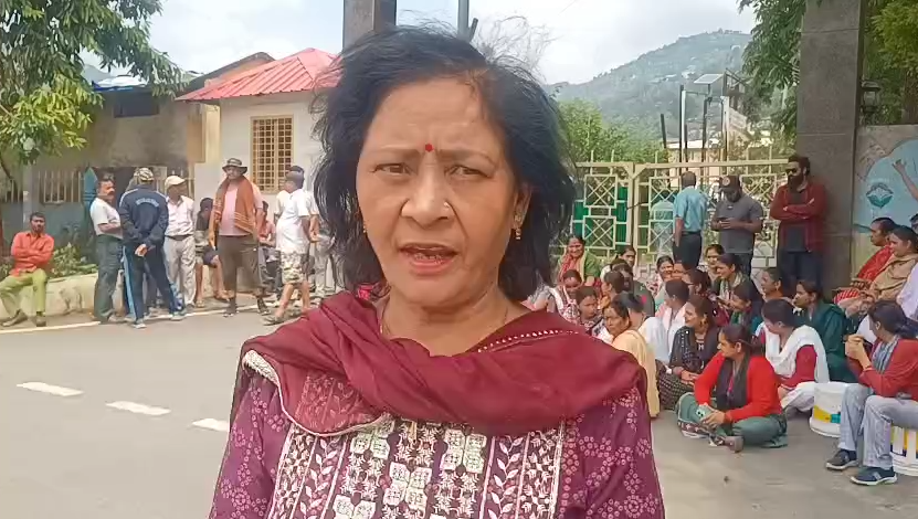 Drinking water crisis deepens in Bhimtal : भीमताल में गहराया पेयजल संकट, पानी के लिए तरसे लोग; महिलाओं ने विकास भवन का किया घेराव