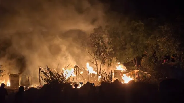 Massive fire in Ambedkar Nagar : अंबेडकरनगर में भीषण अग्निकांड: पांच परिवारों की गृहस्थी राख, दंपती समेत तीन झुलसे