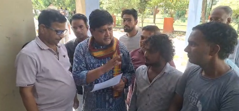 Band Baja operators submitted a memorandum to the SDM : डीजे पर रोक लगाने की मांग को लेकर बैंड बाजा संचालकों ने एसडीएम को सौंपा ज्ञापन