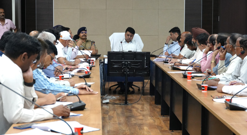 Administration alert regarding graduation level examination : स्नातक स्तरीय परीक्षा को लेकर प्रशासन सतर्क, डीएम ने दिए सख्त निर्देश