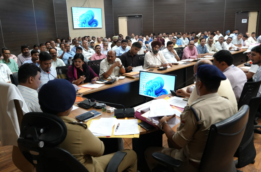 Administration alert regarding graduation level examination : स्नातक स्तरीय परीक्षा को लेकर प्रशासन सतर्क, डीएम ने दिए सख्त निर्देश