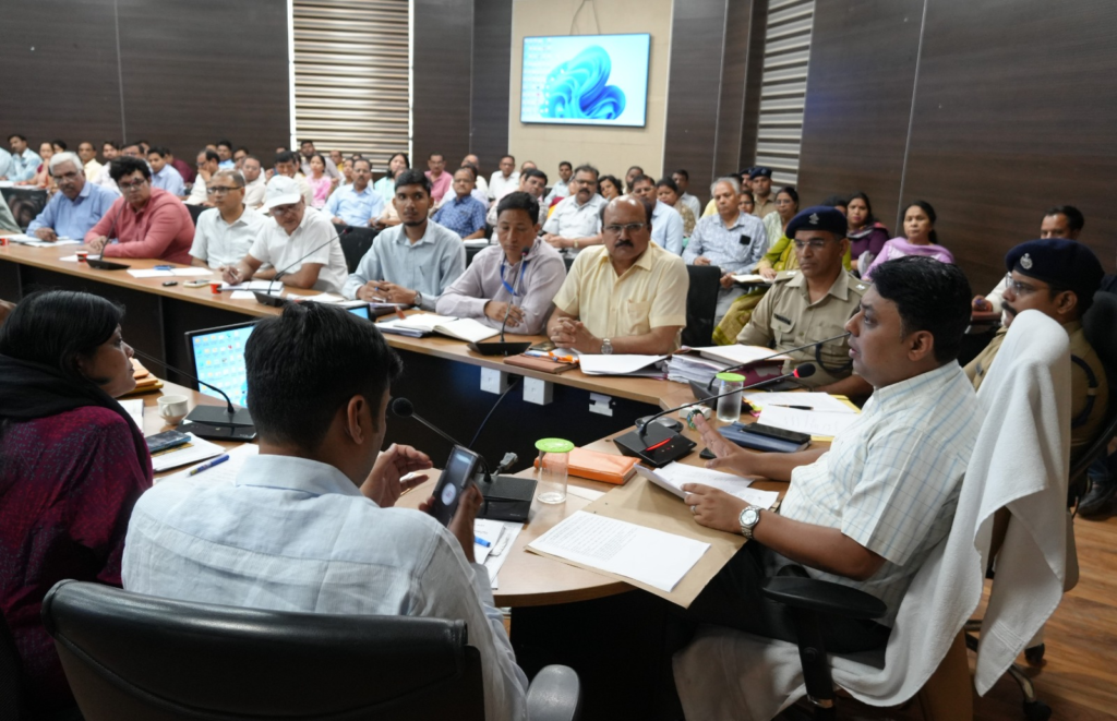 Administration alert regarding graduation level examination : स्नातक स्तरीय परीक्षा को लेकर प्रशासन सतर्क, डीएम ने दिए सख्त निर्देश