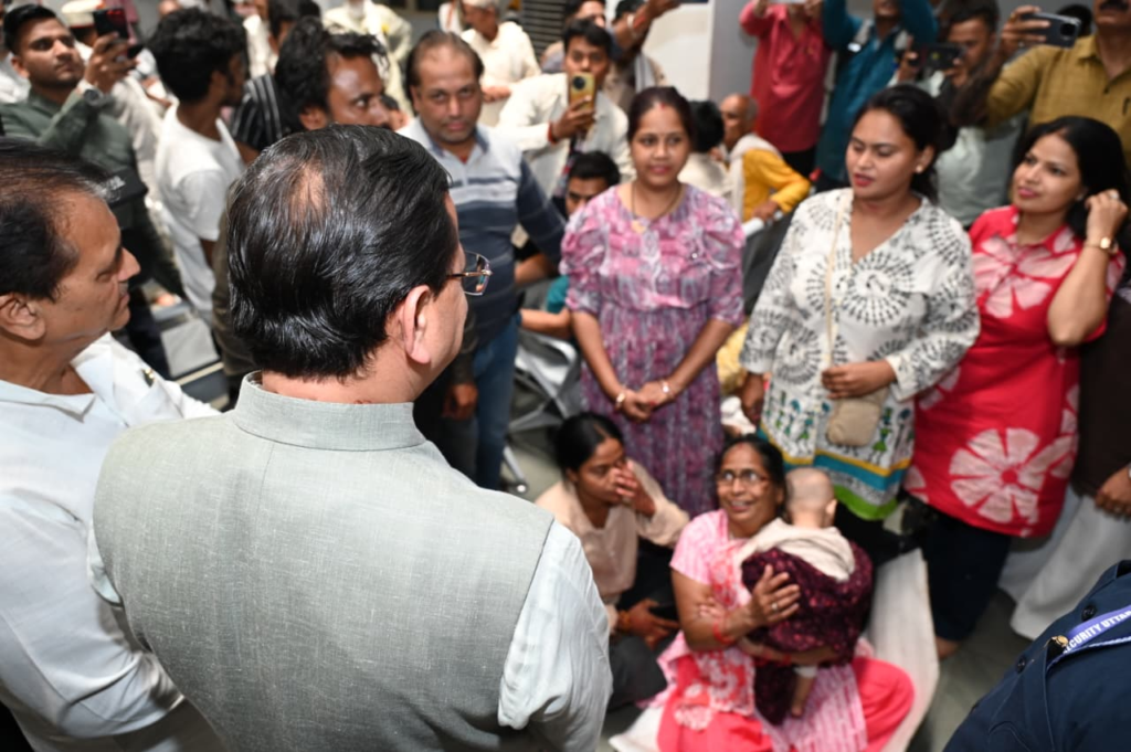 A surprise inspection of the Rishikesh transit camp was conducted : मुख्यमंत्री पुष्कर सिंह धामी ने ऋषिकेश ट्रांजिट कैंप का किया औचक निरीक्षण, चारधाम यात्रियों की सुविधाओं का लिया जायजा