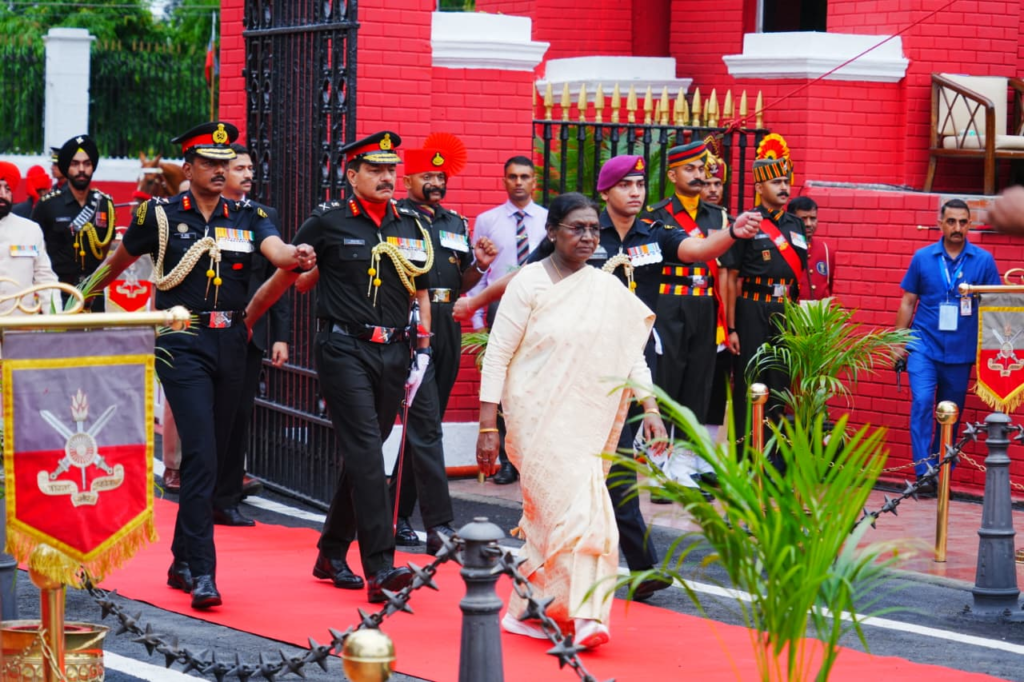 IMA's grand passing out parade in the presence : राष्ट्रपति द्रौपदी मुर्मू की मौजूदगी में आईएमए की भव्य पासिंग आउट परेड सम्पन्न, 515 कैडेट बने सैन्य अधिकारी
