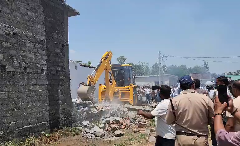 Tension after Bairagiwala murder case : बैरागीवाला हत्याकांड के बाद तनाव, आरोपी के घर पर चला प्रशासन का बुलडोजर; क्षेत्र में भारी पुलिस बल तैनात