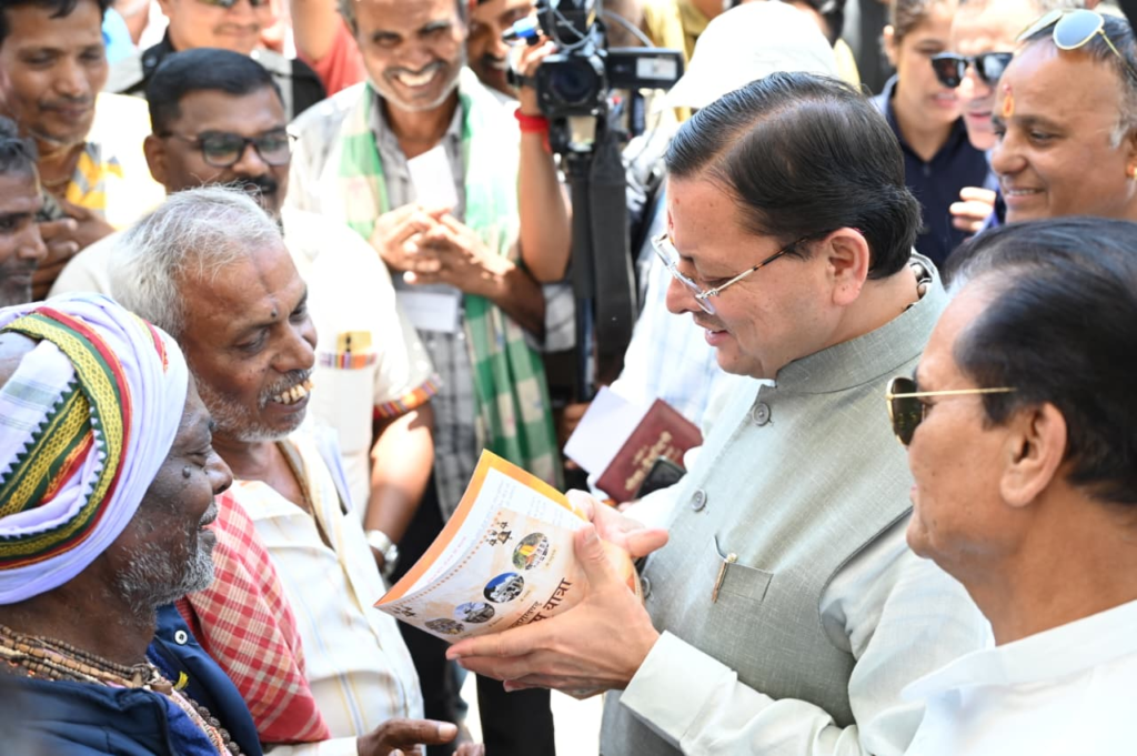 A surprise inspection of the Rishikesh transit camp was conducted : मुख्यमंत्री पुष्कर सिंह धामी ने ऋषिकेश ट्रांजिट कैंप का किया औचक निरीक्षण, चारधाम यात्रियों की सुविधाओं का लिया जायजा
