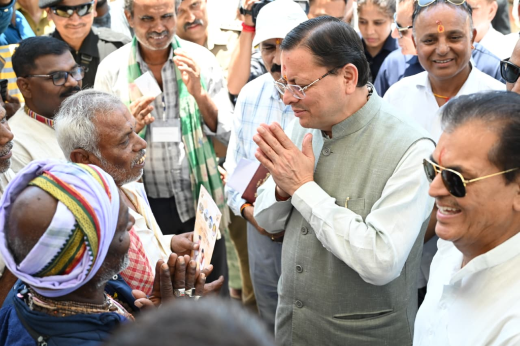 A surprise inspection of the Rishikesh transit camp was conducted : मुख्यमंत्री पुष्कर सिंह धामी ने ऋषिकेश ट्रांजिट कैंप का किया औचक निरीक्षण, चारधाम यात्रियों की सुविधाओं का लिया जायजा