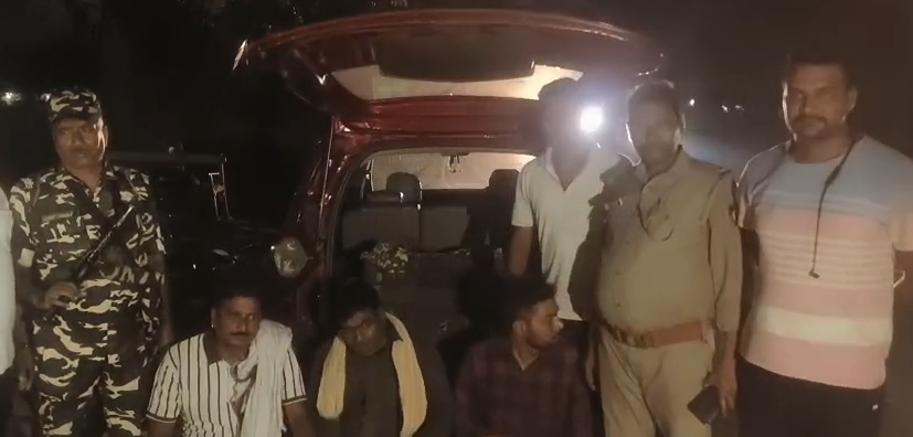 Pushpa's big revelation with sandalwood smuggling : चंदन तस्करी के साथ पुष्पा का बड़ा खुलासा: 8 बोटा चंदन की लकड़ी के साथ तीन तस्कर गिरफ्तार