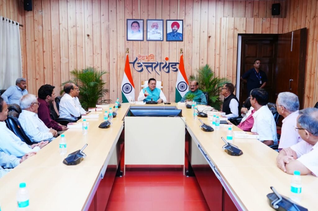 Chief Minister Pushkar Singh Dhami released the book 'Seva Vidhi' : मुख्यमंत्री पुष्कर सिंह धामी ने ‘सेवा विधि’ पुस्तक का किया विमोचन...