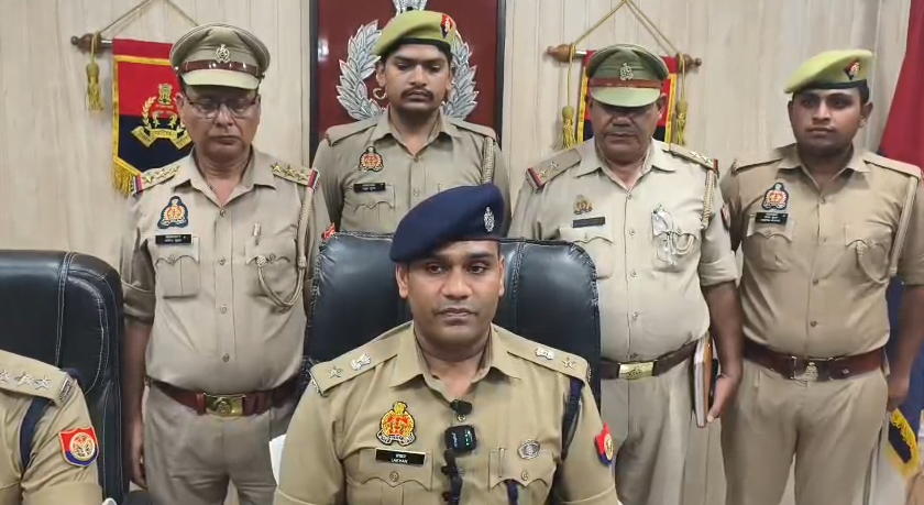 Amroha police's big success :अमरोहा पुलिस की बड़ी कामयाबी: चार चोरी की वारदातों का खुलासा, तीन शातिर चोर गिरफ्तार, 18 लाख रुपये का माल बरामद