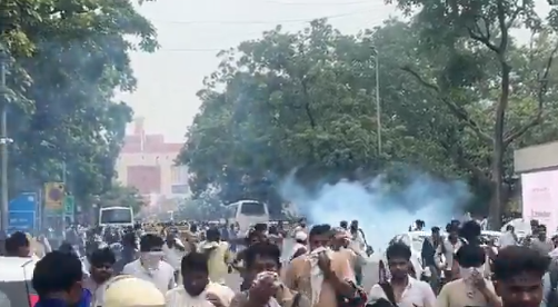 Chaos during Jantar Mantar to Parliament march : जंतर-मंतर से संसद मार्च के दौरान बवाल, प्रदर्शनकारियों पर आंसू गैस के गोले, संसद भवन के आसपास सुरक्षा कड़ी