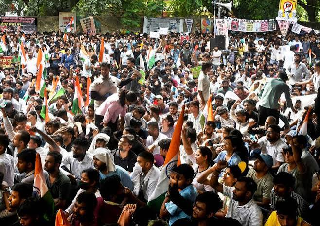 Chaos during Jantar Mantar to Parliament march : जंतर-मंतर से संसद मार्च के दौरान बवाल, प्रदर्शनकारियों पर आंसू गैस के गोले, संसद भवन के आसपास सुरक्षा कड़ी