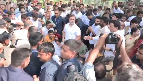 Thousands of protesters gathered again at Jantar Mantar : जंतर-मंतर पर फिर जुटे हजारों प्रदर्शनकारी, राहुल गांधी ने PM आवास के बाहर संभाला मोर्चा; छात्रों पर कार्रवाई को लेकर सियासत तेज