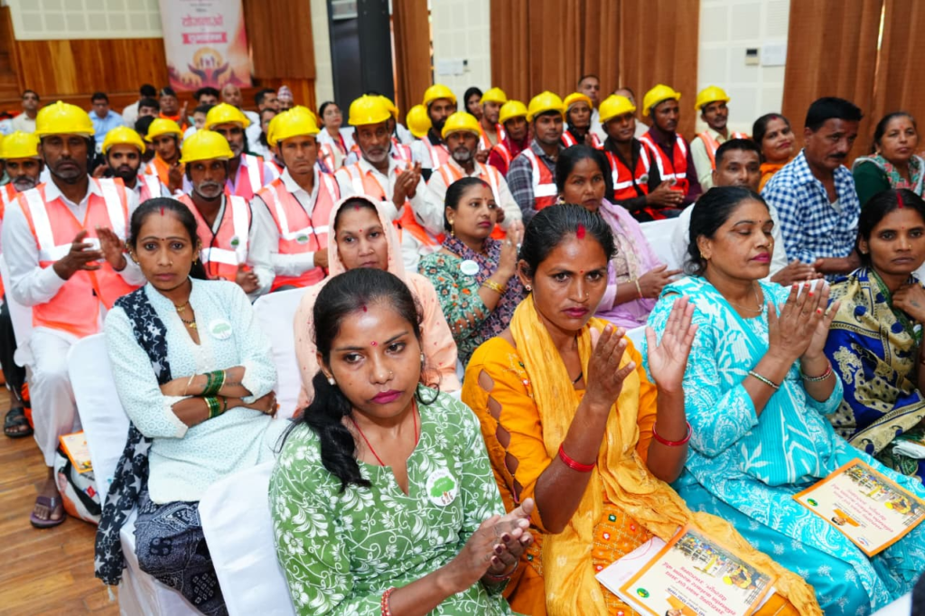 Many new schemes were launched : मुख्यमंत्री धामी बोले- श्रमिक कल्याण के लिए प्रतिबद्ध है सरकार, कई नई योजनाओं का किया शुभारंभ