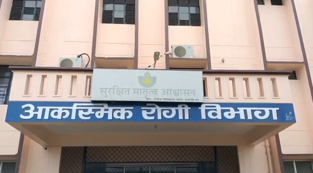 Controversy escalates over transfer of seven doctors from the hospital : खटीमा नागरिक चिकित्सालय से सात डॉक्टरों के तबादले पर बढ़ा विवाद, कांग्रेस ने अस्पताल परिसर में किया प्रदर्शन