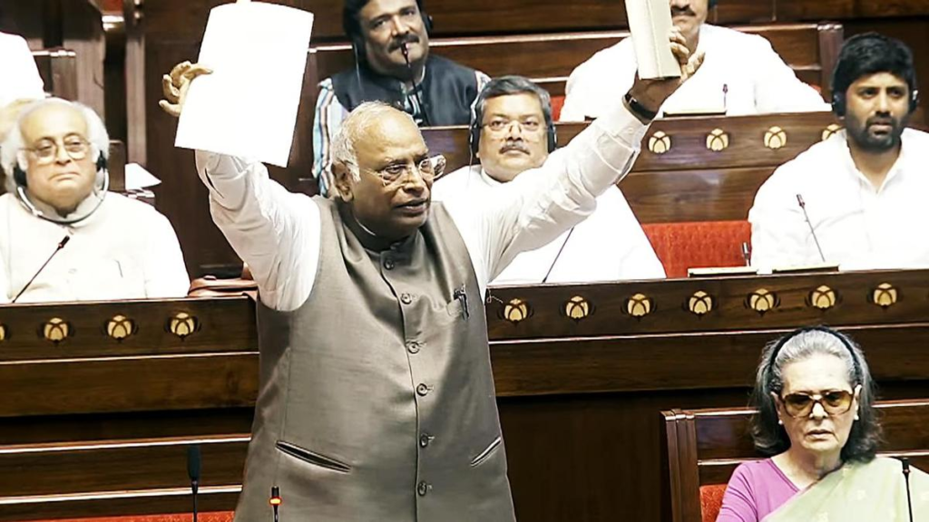 'Make Amit Shah resign', Kharge attacks PM Modi' : अगर थोड़ी भी शर्म बची है तो अमित शाह से इस्तीफा दिलवाएं', खरगे का PM मोदी पर हमला