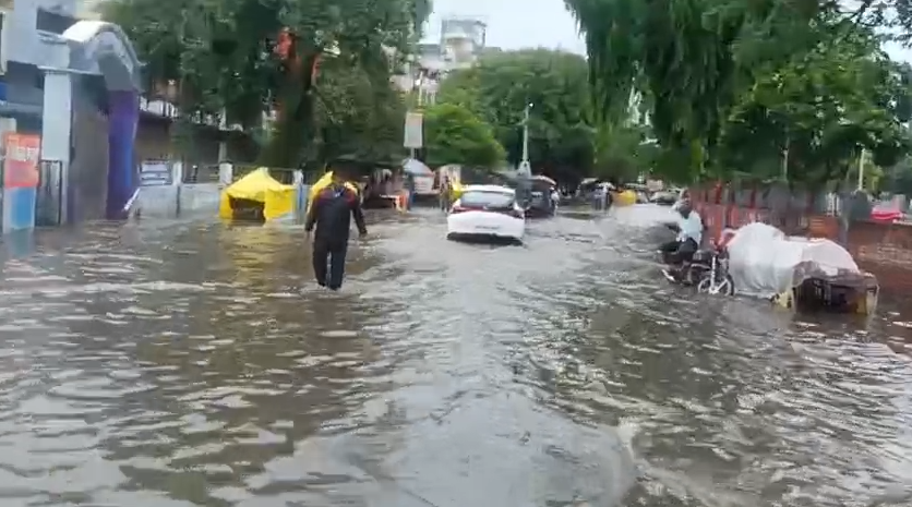 Rudrapur submerged in two hours of rain : दो घंटे की बारिश में डूबा रुद्रपुर, विकास के दावों की खुली पोल; मुख्य बाजार और सड़कें बनीं तालाब