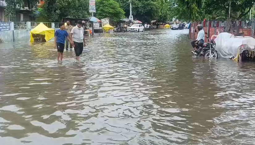 Rudrapur submerged in two hours of rain : दो घंटे की बारिश में डूबा रुद्रपुर, विकास के दावों की खुली पोल; मुख्य बाजार और सड़कें बनीं तालाब