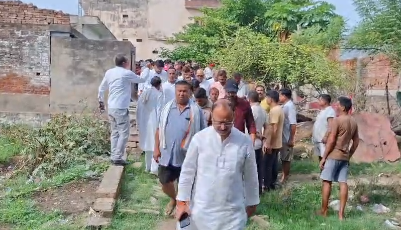 Politics heats up over Baldev Yadav's death : बलदेव यादव की मौत पर गरमाई सियासत, कांग्रेस प्रदेश अध्यक्ष अजय राय ने परिजनों से की मुलाकात..