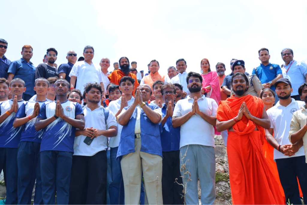 Chief Minister Dhami reached Malagram on the occasion of Harela festival : हरेला पर्व पर मालाग्राम पहुंचे मुख्यमंत्री धामी, पौधरोपण कर दिया हरित संरक्षण का संदेश