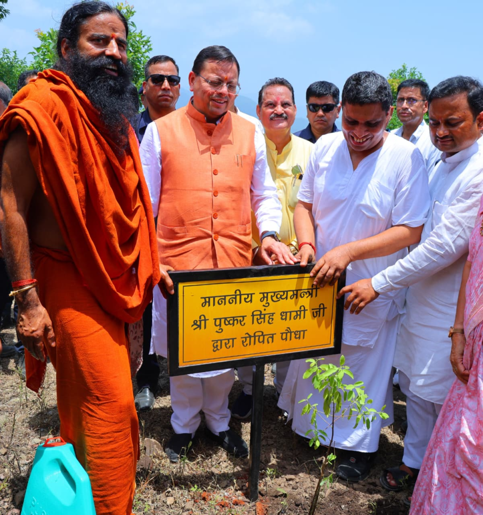 Chief Minister Dhami reached Malagram on the occasion of Harela festival : हरेला पर्व पर मालाग्राम पहुंचे मुख्यमंत्री धामी, पौधरोपण कर दिया हरित संरक्षण का संदेश