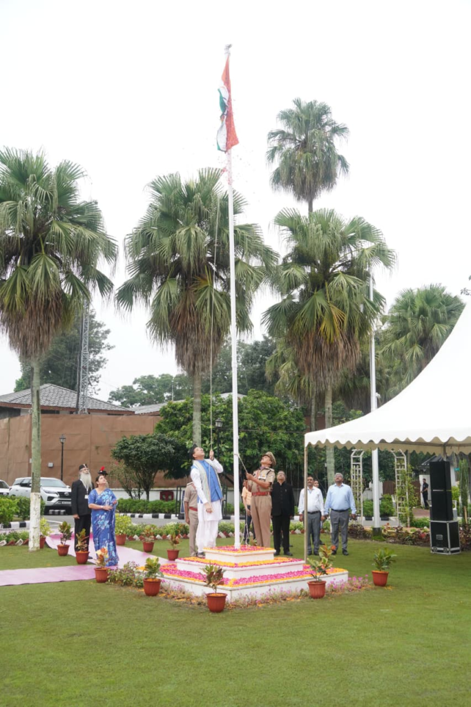 On Independence Day, the Chief Minister hoisted the tricolor at the parade ground : स्वतंत्रता दिवस पर सीएम पुष्कर सिंह धामी ने परेड ग्राउंड में फहराया तिरंगा, की 7 बड़ी घोषणाएं