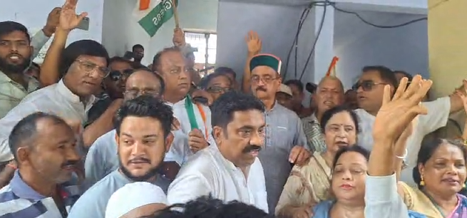 SIR को लेकर विकासनगर तहसील में कांग्रेस का धरना, नवप्रभात और संजय किशोर के नेतृत्व में उठाए सवाल
