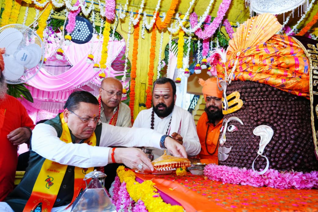 टपकेश्वर महादेव की भव्य शोभायात्रा में शामिल हुए सीएम धामी, प्रदेश की सुख-समृद्धि की कामना