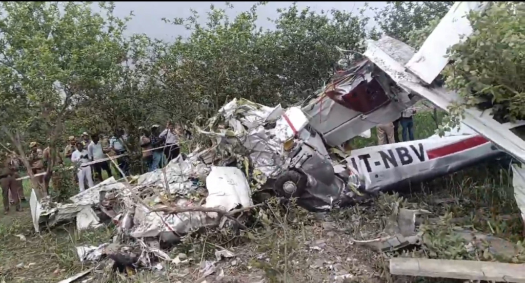कानपुर में गंगा बैराज के पास ट्रेनिंग एयरक्राफ्ट क्रैश, इंस्ट्रक्टर और ट्रेनी पायलट की मौत