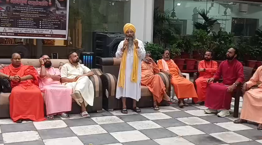 नेपाल त्रासदी पर हरिद्वार के संतों ने जताया दुख, मृतकों की आत्मा की शांति के लिए रखा दो मिनट का मौन