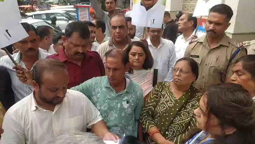खड़गे के कार्यक्रम के बाद रामलीला मैदान के कथित शुद्धिकरण पर सियासत गरम, कांग्रेस ने भाजपा पर साधा निशाना