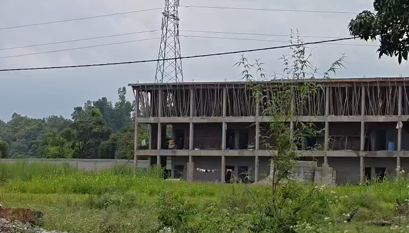 Dispute over payment for construction of school building in Vikasnagar : विकासनगर में स्कूल भवन निर्माण के भुगतान को लेकर विवाद, ठेकेदार ने लगाया बकाया रकम रोकने का आरोप