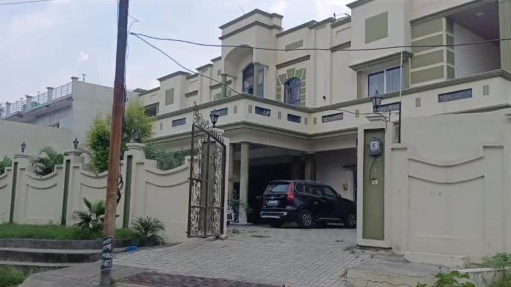 House tax notice of Rs 22 crore on a house worth Rs 4 crore in Saharanpur : सहारनपुर में 4 करोड़ के मकान पर 22 करोड़ का हाउस टैक्स नोटिस! परिवार सदमे में, न्याय के लिए कोर्ट जाने की तैयारी