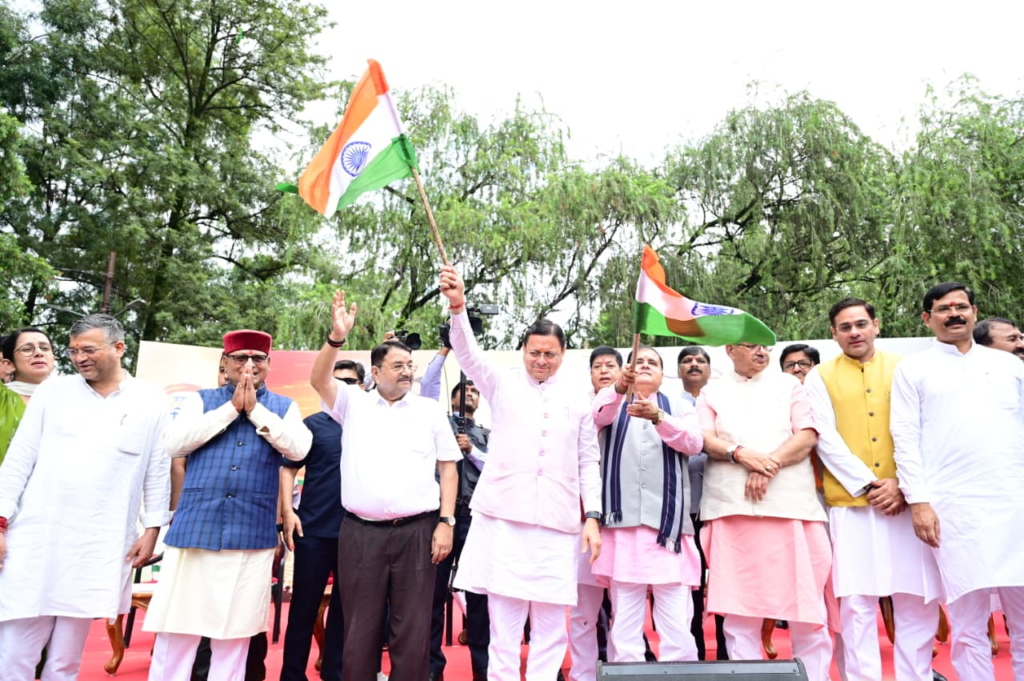 Chief Minister Dhami participated in the Har Ghar Tiranga Yatra : हर घर तिरंगा यात्रा में शामिल हुए मुख्यमंत्री धामी, प्रदेशवासियों से घर-घर तिरंगा फहराने की अपील