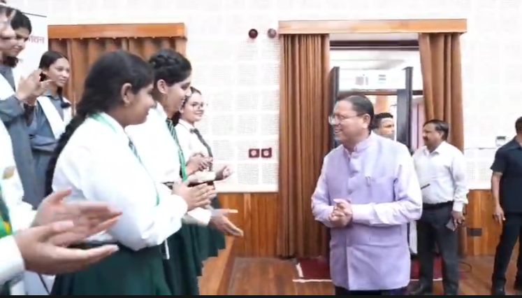 Dhami said in the 'Chief Minister's Youth Student Manthan' ‘मुख्यमंत्री युवा विद्यार्थी मंथन’ में बोले धामी- आज के विद्यार्थी ही करेंगे देश और उत्तराखंड का नेतृत्व