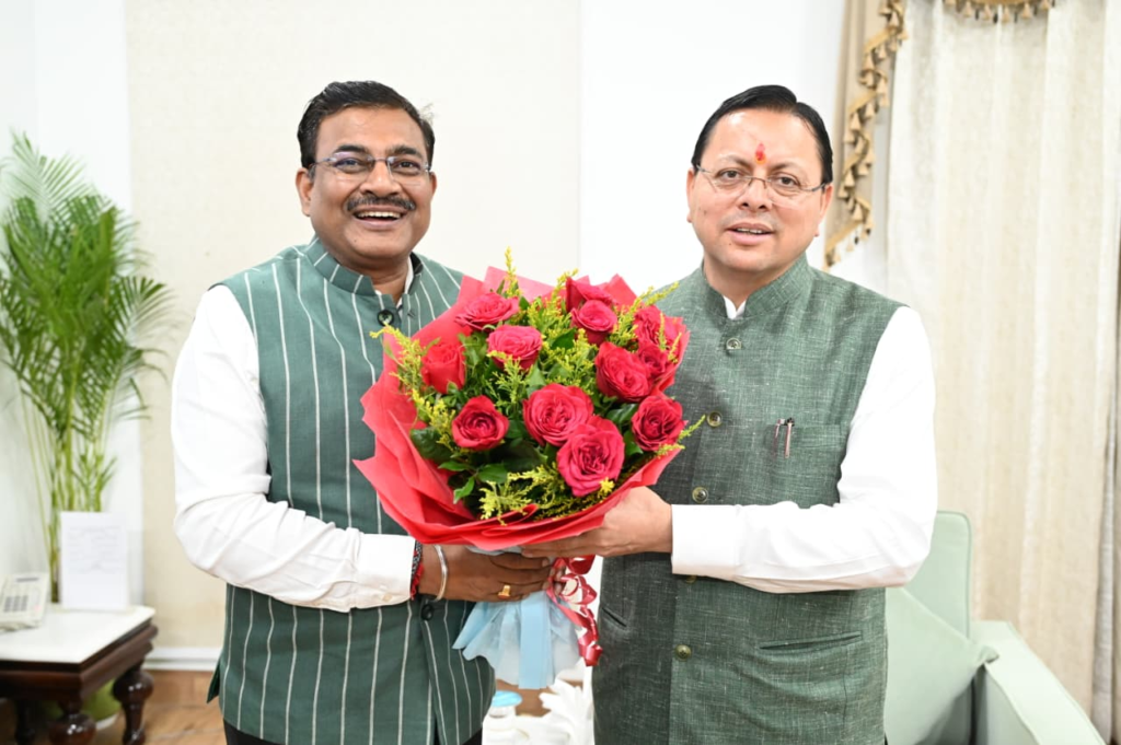 मुख्यमंत्री आवास में जन्मदिन पर सीएम धामी को बधाइयों का सिलसिला, मंत्री-अधिकारी और जनप्रतिनिधियों ने दी शुभकामनाएं