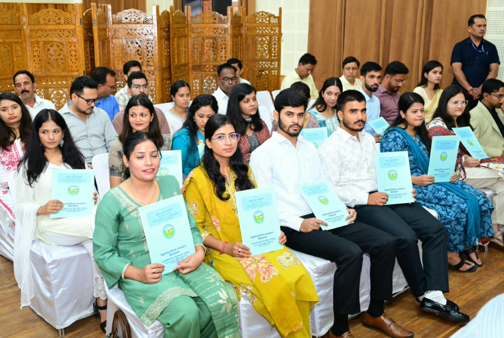 मुख्यमंत्री धामी ने 101 नवनियुक्त कार्मिकों को सौंपे नियुक्ति पत्र, बोले- पिछले पांच वर्षों में 34 हजार से अधिक युवाओं को मिली सरकारी नौकरी