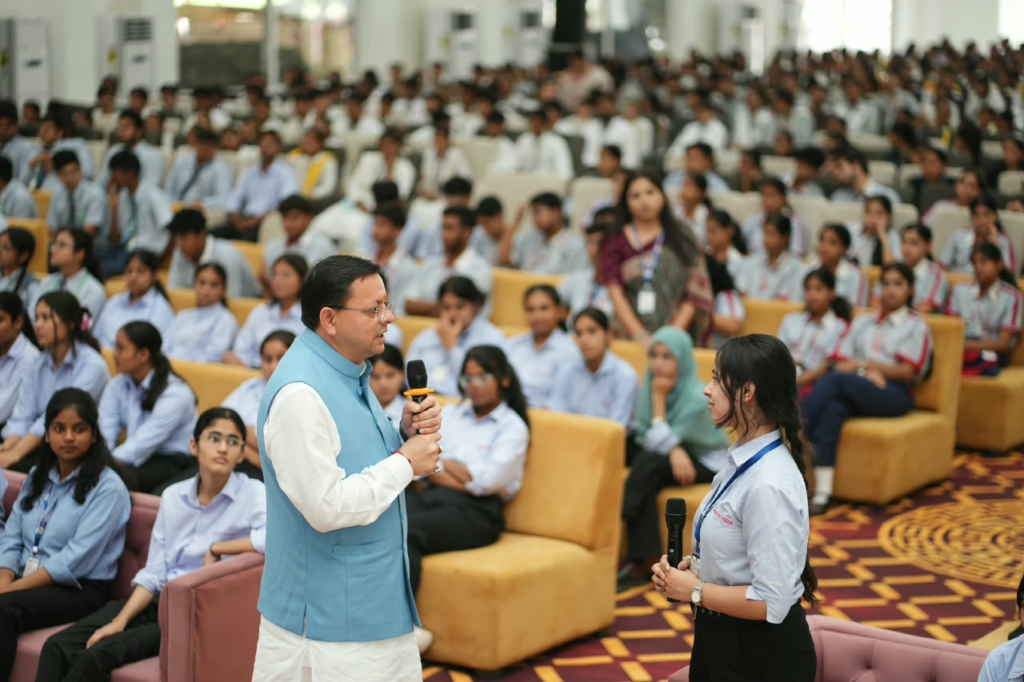 युवाओं को राज्य में ही मिलेंगे रोजगार और शिक्षा के अवसर, पलायन रोकने पर सरकार का जोर
