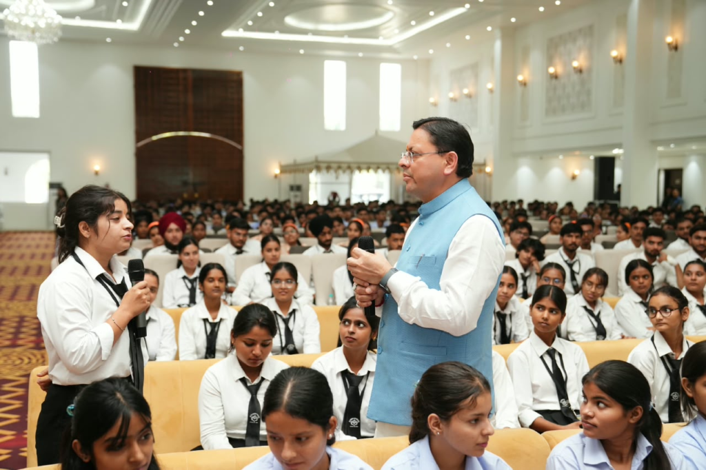 युवाओं को राज्य में ही मिलेंगे रोजगार और शिक्षा के अवसर, पलायन रोकने पर सरकार का जोर