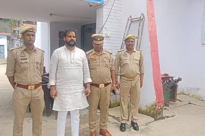 जालौन में पुलिस की बड़ी कार्रवाई, 3 अवैध पिस्टल और 12 जिंदा कारतूस के साथ दो युवक गिरफ्तार