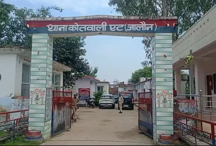 जालौन में पुलिस की बड़ी कार्रवाई, 3 अवैध पिस्टल और 12 जिंदा कारतूस के साथ दो युवक गिरफ्तार