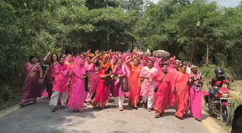 कासगंज: आंगनबाड़ी कार्यकर्ताओं ने DM को सौंपा ज्ञापन, प्रोत्साहन राशि को मानदेय में जोड़ने की मांग