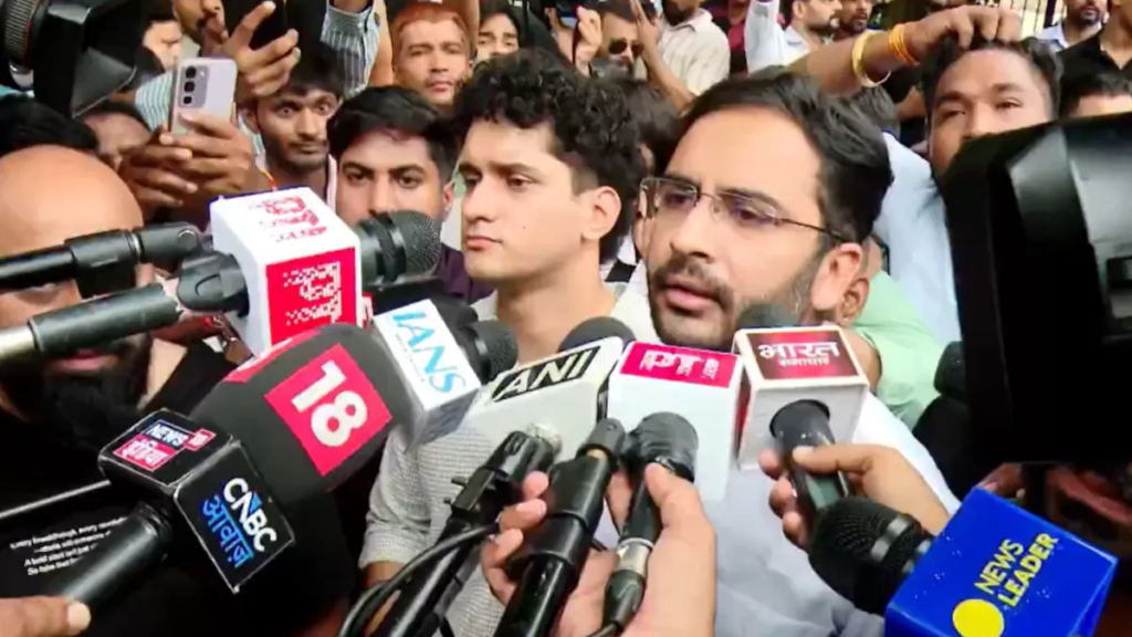 Nishu Azad Case: संसद मार्ग थाने पहुंची CJP और भीम आर्मी, स्वतंत्र भारद्वाज की गिरफ्तारी की मांग