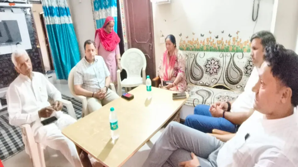 हरीश राणा की मौत के छह महीने बाद भी माता-पिता की परेशानी, पेंशन और स्थायी दुकान का इंतजार; अब CM योगी से लगाएंगे गुहार