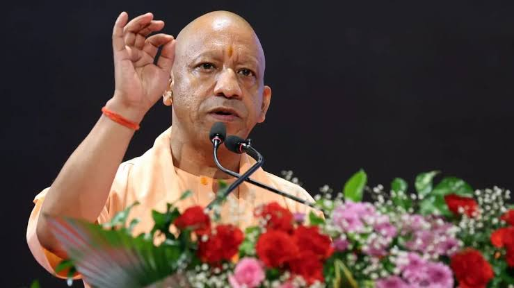 यूपी स्वास्थ्य विभाग का दोहरा एक्शन: रिटायर्ड विशेषज्ञ डॉक्टरों को 70 साल तक मौका, लापरवाही पर 26 चिकित्सकों की सेवाएं खत्म