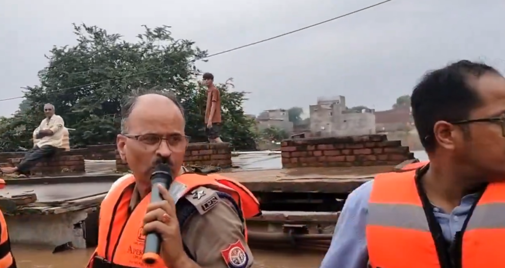 चित्रकूट में मंदाकिनी नदी का रौद्र रूप, बाढ़ से डूबे सैकड़ों मकान-दुकान; सड़कों पर बह रहा पानी