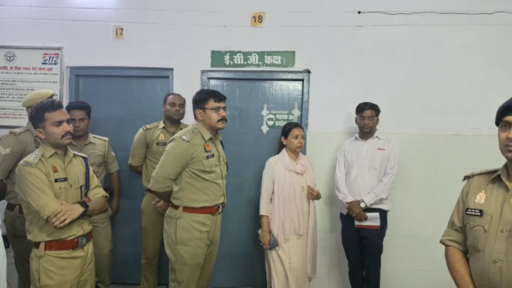 बागपत में दर्दनाक हादसा: श्रद्धालुओं से भरा कैंटर डिवाइडर से टकराकर पलटा, 12 लोगों की मौत