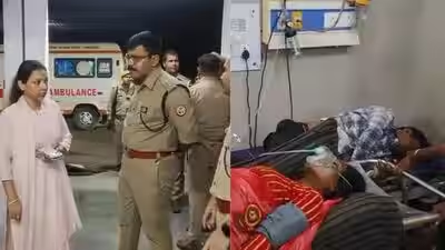 बागपत में दर्दनाक हादसा: श्रद्धालुओं से भरा कैंटर डिवाइडर से टकराकर पलटा, 12 लोगों की मौत
